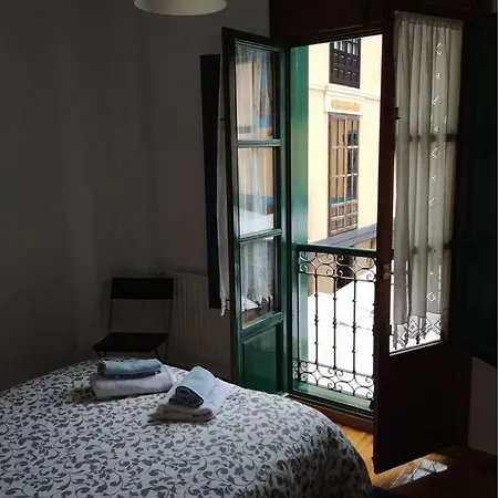 Apartamento En La Mejor Zona Del Oviedo Antiguo. * Oviedo